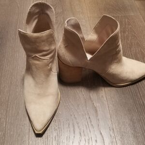 Steve Madden beige booties